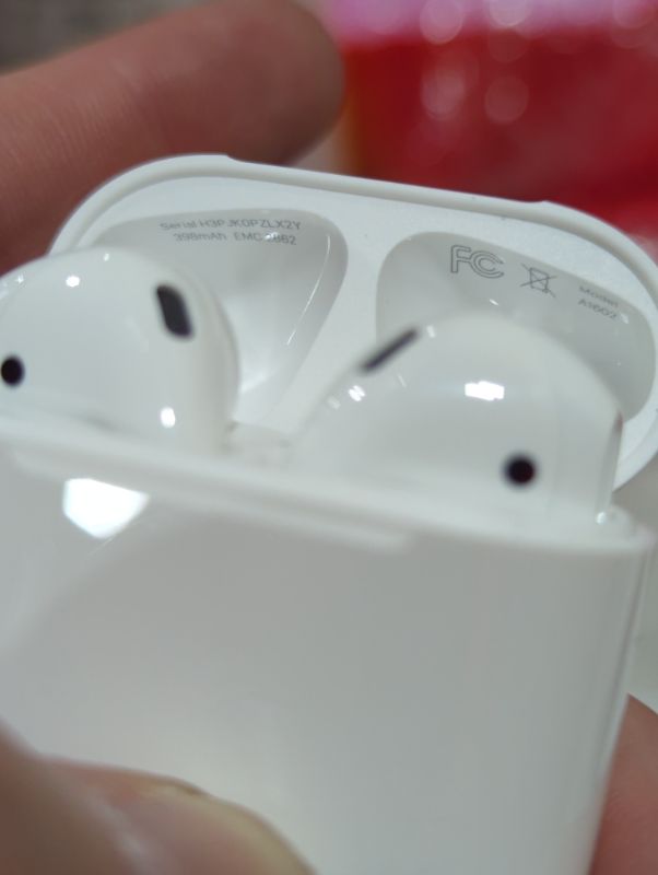 Photo 7 of "FACTORY SEALED"
AirPods with Charging Case