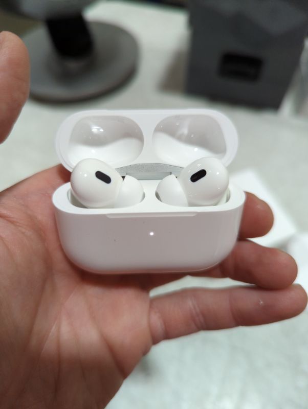 Photo 4 of "FACTORY SEALED" 
AirPods Pro (2nd generation)