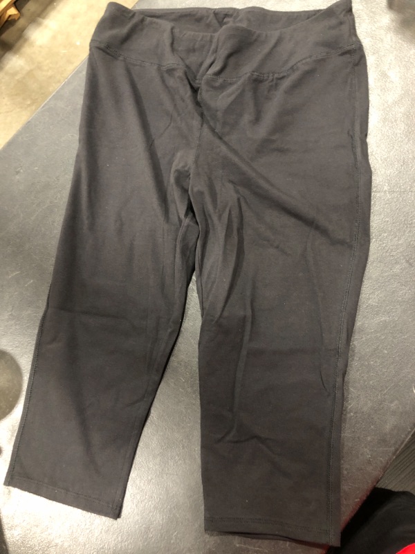 Photo 1 of Black Hanes capri Sweats, Size 2XL 