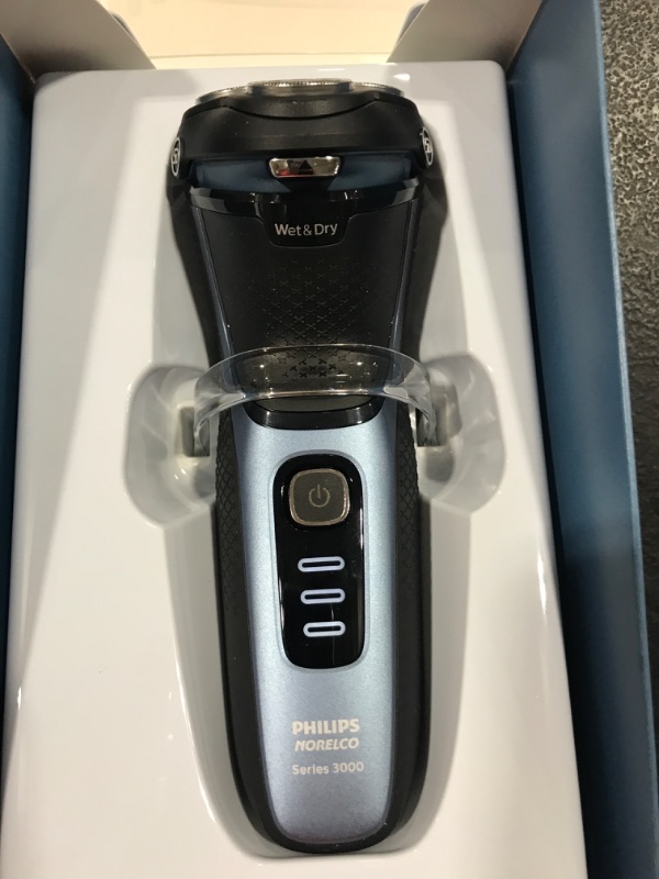 Photo 2 of Philips Norelco Wet &#38; Dry Men&#39;s Rechargeable Electric Shaver 3500 - S3212/82