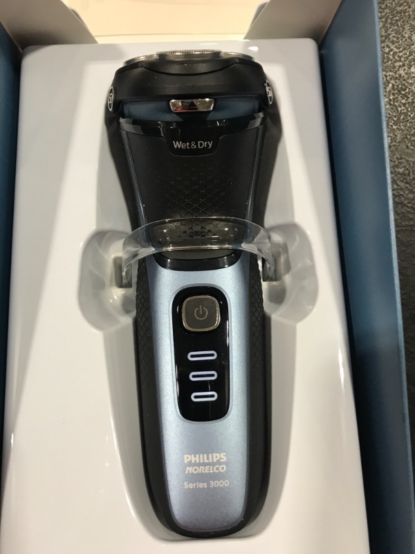Photo 1 of Philips Norelco Wet &#38; Dry Men&#39;s Rechargeable Electric Shaver 3500 - S3212/82