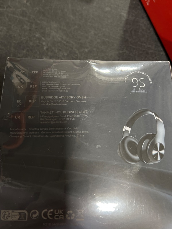 Photo 2 of BRANDNEW HEADPHONES SEALED