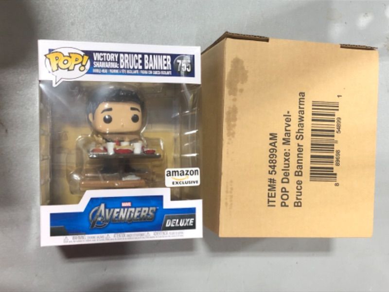 Photo 2 of Funko POP! Marvel Avengers Deluxe Victory Shawarma Bruce Banner #755 Exclusive