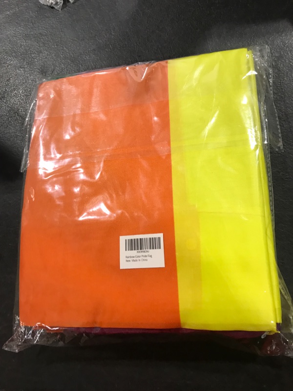 Photo 2 of 2 PCS Pride Flag, 3x5 FT Rainbow Pride Flag Cape - Polyester Hangable Wearable LGBT Flag Banner - Fade Resistant for Gay Lesbian Homosexual Pride Month Parade Party Outdoor Indoor Decoration 2 pcs Rainbow flag cape