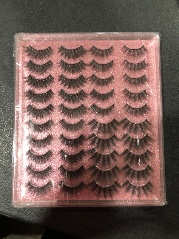 Photo 1 of 20 pair of eyelashes 