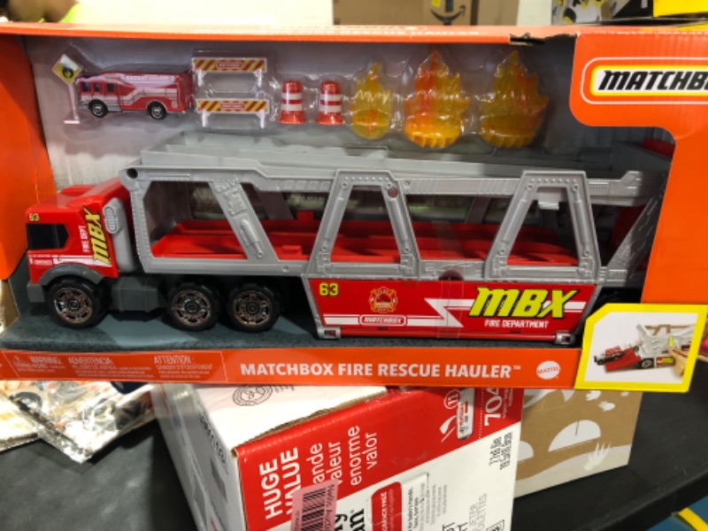 Photo 2 of ?Matchbox Fire Rescue Hauler Playset Themed Hauler with 1 Fire-Themed Vehicle, Holds 16 Cars, Easy-Release Ramp, 8 Accessories & Storage, for 3 & Up [Amazon Exclusive]