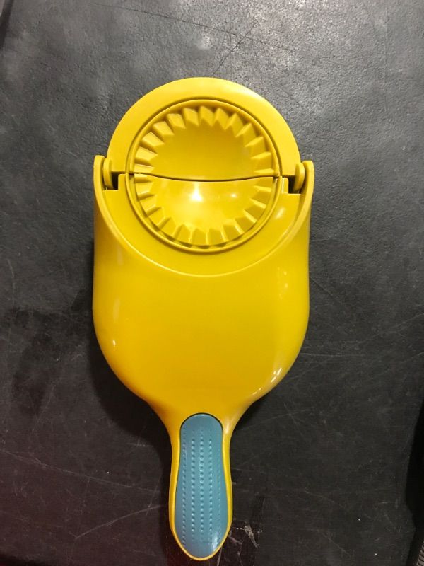 Photo 2 of 2 In 1 Dumpling Maker Machine, Multifunction Dumpling Mold Set Dumpling Maker Wrapper Mold Manual Dumpling Maker Mould Kitchen Dumpling Making Tool Dough Pressing Tool Kitchen (Yellow)