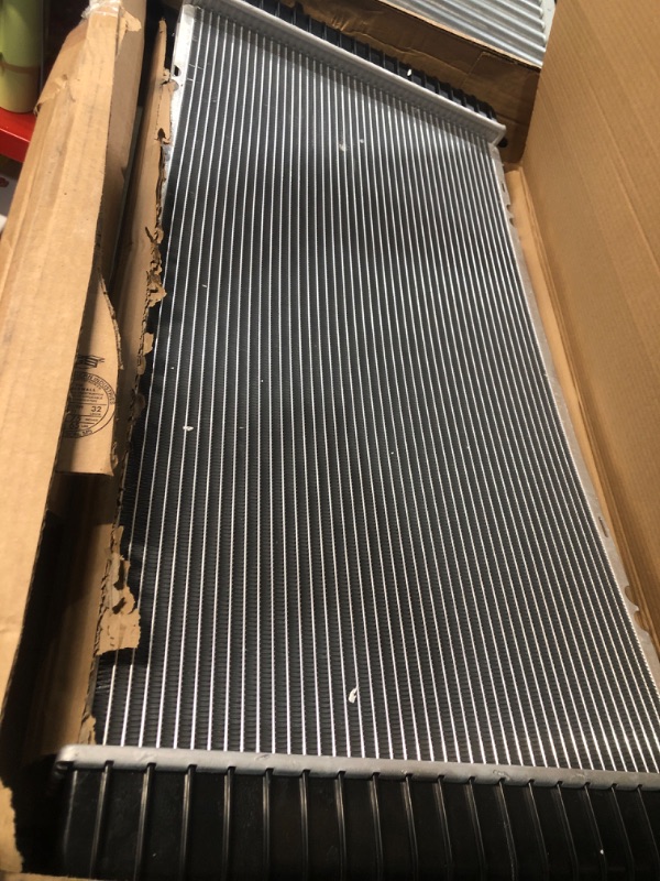 Photo 3 of DWVO 34'' Core Radiator Compatible Compatible with Chevy Silverado Suburban GMC Yukon Sierra hi Tahoe Escalade Hummer H2 4.3L 4.8L 5.3L 6.0L 6.2L V8 DWRD1001