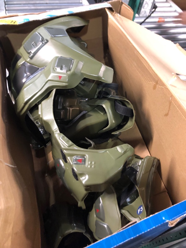 Photo 5 of ***HELMET MISSING - OTHER PARTS LIKELY MISSING AS WELL***
Master Chief Ultra Prestige Halo Microsoft Costume, Large/10-12