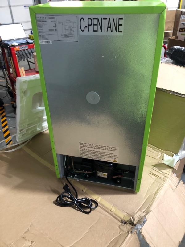 Photo 6 of *DAMAGE* Frestec 3.1 CU' Mini Refregiator, with Freezer, Green **SEE CLERK NOTES**