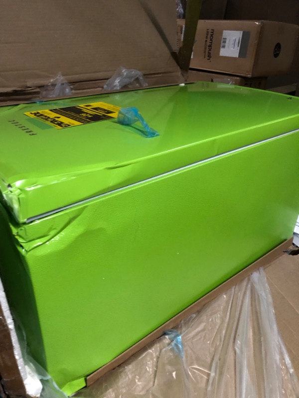 Photo 10 of *DAMAGE* Frestec 3.1 CU' Mini Refregiator, with Freezer, Green **SEE CLERK NOTES**