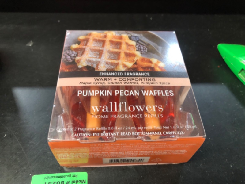 Photo 2 of Bath and Body Works Pumpkin Pecan Waffles Wallflower Refill 2 Bulbs