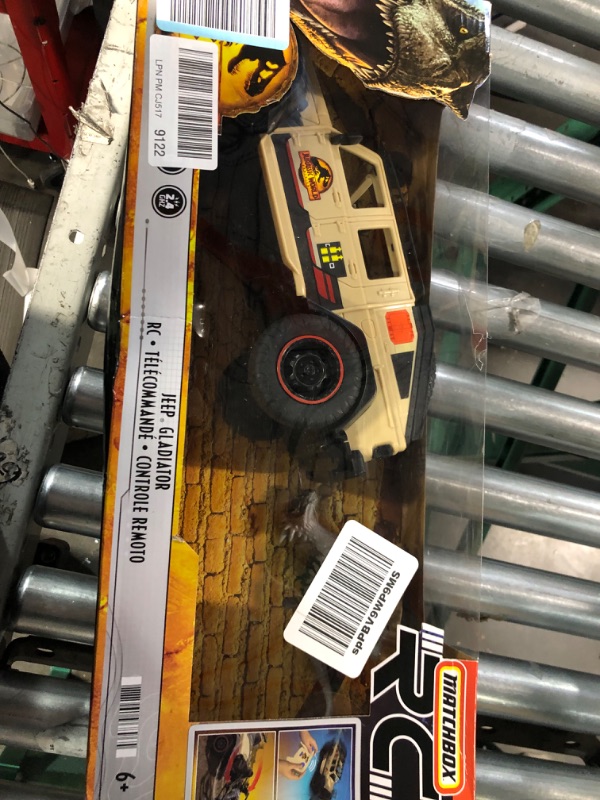 Photo 4 of **NON REFUNDABLE NO RETURNS SOLD AS IS**
**PARTS ONLY**Matchbox Jurassic World Dominion Jeep Gladiator RC Vehicle with 6-inch Dracorex Dinosaur Figure, Remote-Control Car with Removable Auto-Capture Claw