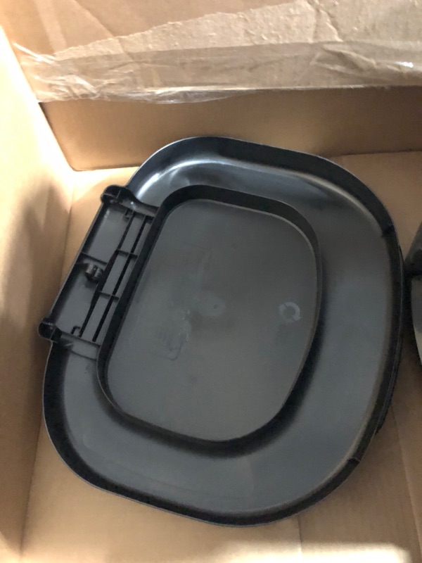 Photo 4 of **LID HINGE BROKEN**NON FUNCTIONAL
Rubbermaid Classic Step-On Trash Can with Lid, 13-Gallon