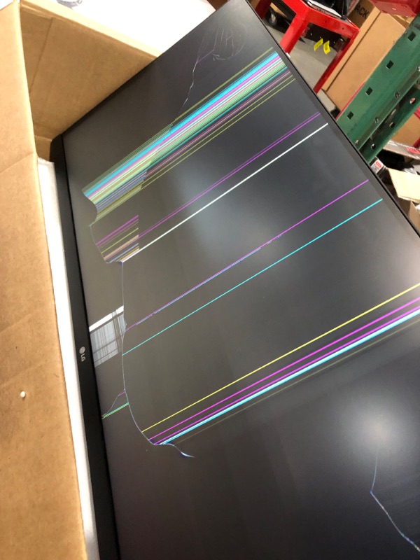 Photo 3 of *DAMAGED* SAMSUNG 28-Inch ViewFinity UR55 Series 4K UHD IPS Computer Monitor, HDR10, AMD FreeSync, HDMI 2.0 and DisplayPort 1.2, Bezelless Display, Eye Care, LU28R550UQNXZA, 2023 28" UR55 IPS - DP + HDMI