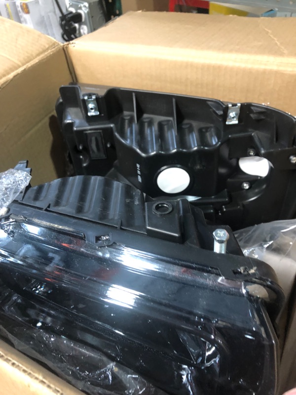 Photo 1 of *SIMILAR TO STOCK* 
DNA MOTORING HL-OH-CS03-4P-CH-AM Chrome Amber Headlights Compatible with 2003-2006 Chevy Silverado/Avalanche Fit Models without Factory Cladding Chrome / Amber