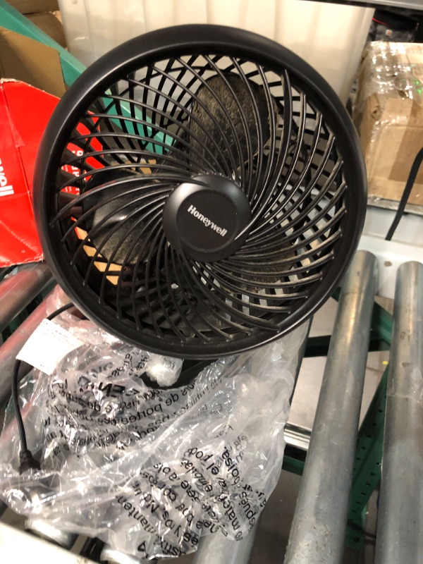 Photo 3 of Honeywell Turbo Force Oscillating Table Fan