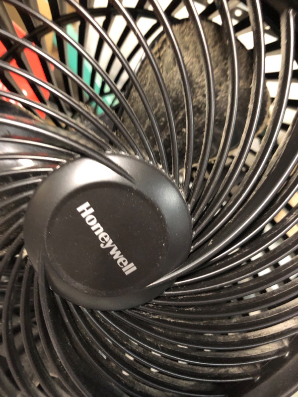 Photo 4 of Honeywell Turbo Force Oscillating Table Fan