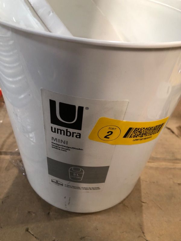 Photo 2 of [READ NOTES]
Umbra 1.25 -Gallons White Plastic Kitchen Trash Can with Lid Indoor