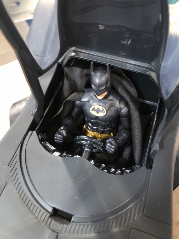 Photo 3 of [READ NOTES]
McFarlane Toys - DC Multiverse Batman & Batmobile Gold Label 2pk (1989), Gold Label, Amazon Exclusive