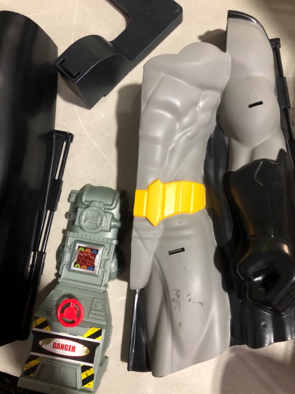 Photo 2 of * used item * incomplete * see all images *
DC Comics Batman, Bat-Tech Batcave, Giant Transforming Playset with Exclusive 4” Batman Figure 