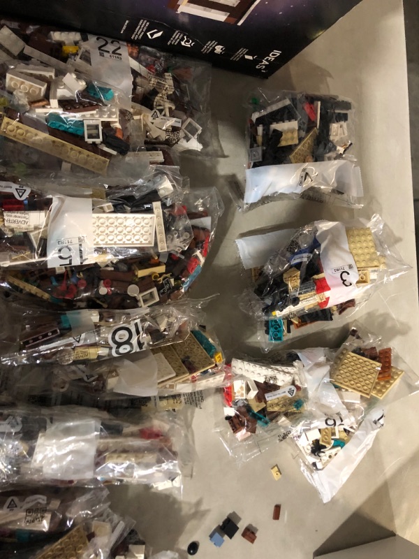 Photo 12 of ***MOST BAGS OPEN*LOOSE PIECES IN BOX*MISSING PIECES***
Lego 21330 Ideas Home Alone