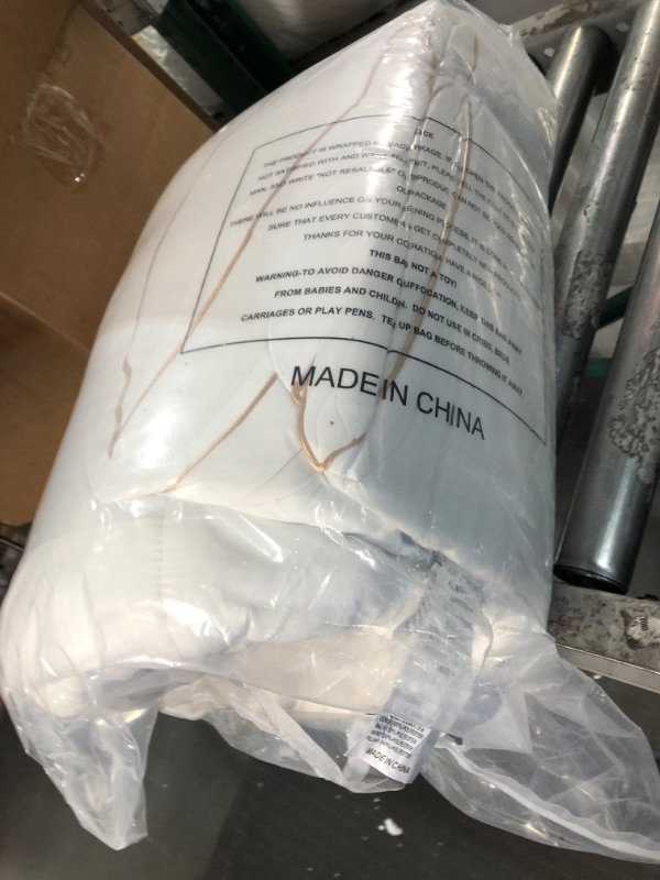 Photo 1 of APSMILE Lightweight California King Size Goose Feathers Down Comforter Duvet Insert