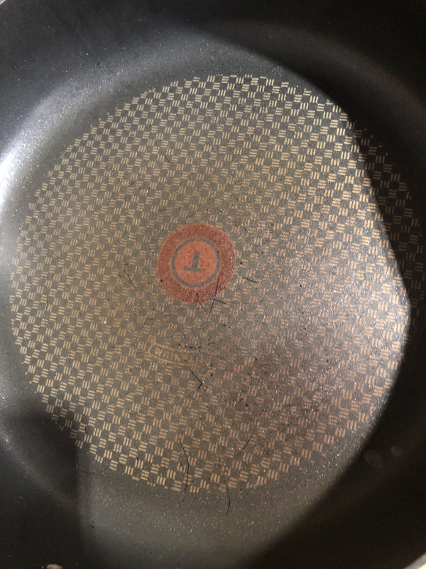 Photo 4 of * see images for damage *
T-fal C51782 ProGrade Titanium Nonstick Thermo-Spot Dishwasher Safe PFOA Free with Induction Base Saute Pan Jumbo Cooker 