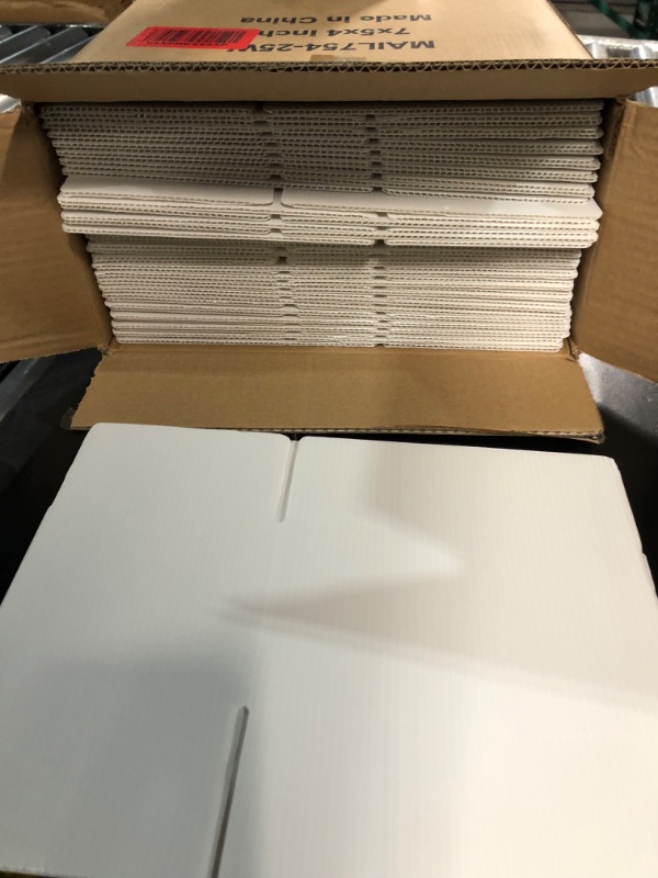 Photo 1 of The Packaging Wholesalers 7 x 5 x 4 Inches Shipping Boxes, 25-Count WHIT PLASTIC