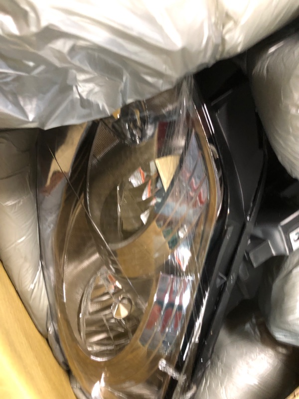 Photo 1 of *CRACK IN PLASTIC COVERING SEE PHOTOS** Eagle Eyes DS620-B101L Driver Side Headlamp Assy Fits INFINITI G35
