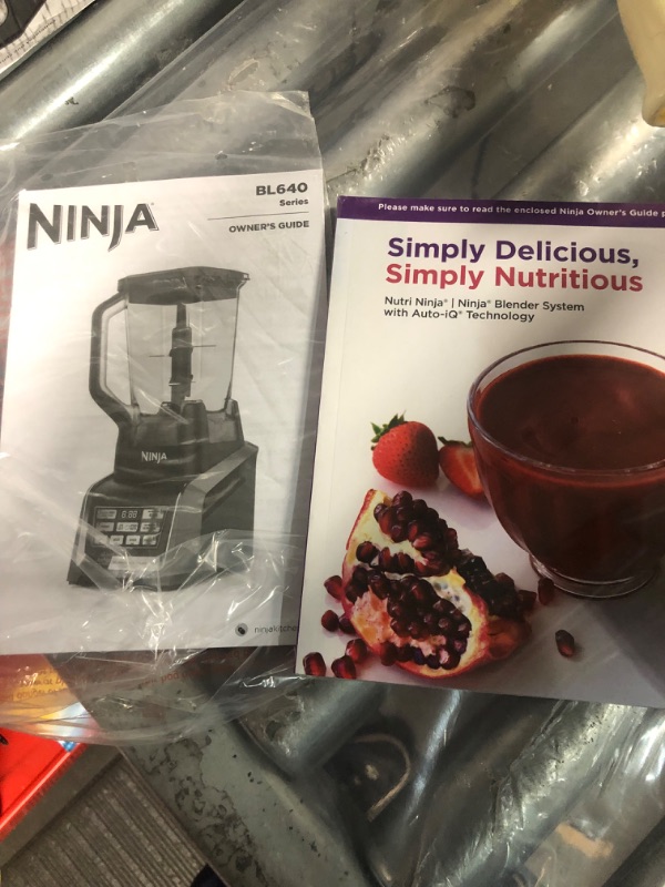 Photo 2 of *DOESN 'T WORK SELLING FOR PARTS NON REFUNDABLE**  - Ninja BL642 Nutri Ninja Personal & Countertop Blender Black