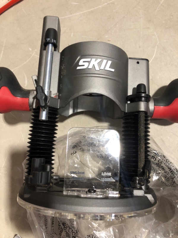 Photo 3 of [FOR PARTS ONLY, READ NOTES]
SKIL 14 Amp Plunge and Fixed Base Router Combo — RT1322-00 NONREFUNABLE