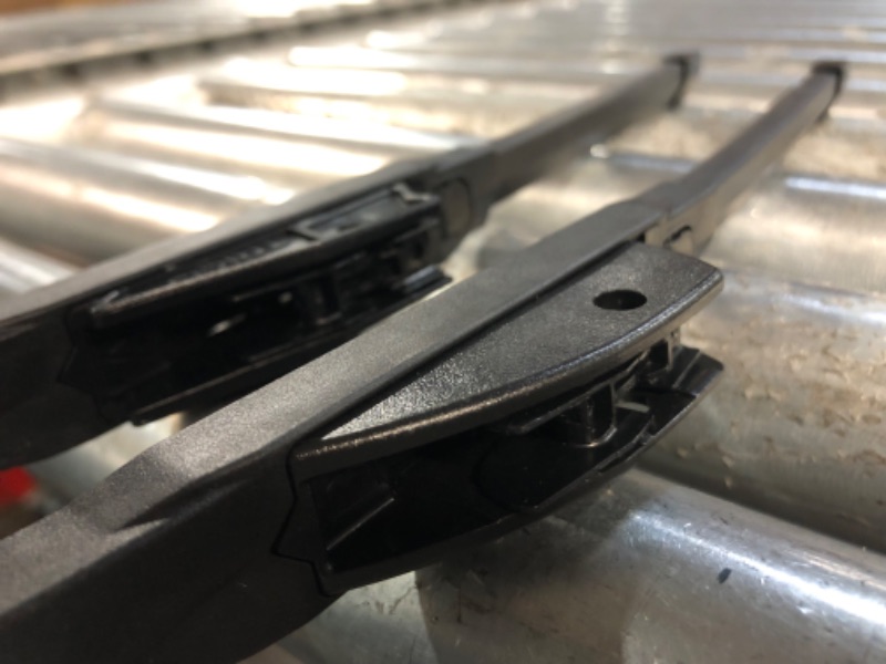 Photo 1 of (2x) 18" Windshield Wiper Blades