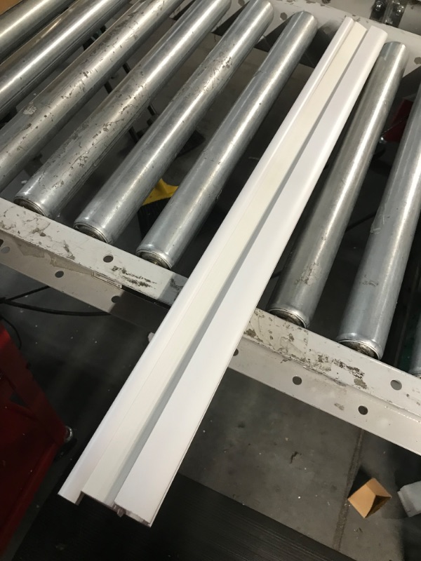 Photo 1 of ***NO MOUNTING HARDWARE***
Blind for Windows Light Filtering Cellular Shades Cordless, White approx 30" wide