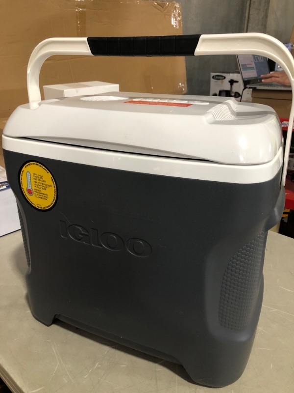Photo 2 of * used * see all images * 
Igloo Thermoelectric Iceless 28-40 Qt Electric Plug-in 12V Coolers 28 Qt Iceless Gray