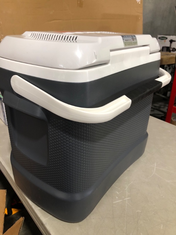 Photo 3 of * used * see all images * 
Igloo Thermoelectric Iceless 28-40 Qt Electric Plug-in 12V Coolers 28 Qt Iceless Gray