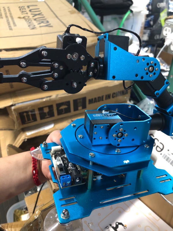 Photo 4 of HIWONDER ArmPi FPV Robot Arm Kit Raspberry Pi 6DOF AI Vision Programming Robot ROS Open Source for Adults (Standard Kit)