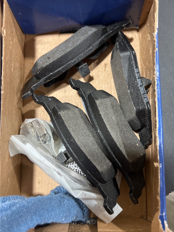 Photo 1 of BOSCH BE658H Blue Semi-Metallic Disc Brake Pad Set With Hardware - Compatible With Select Chrysler 300M, Cirrus, PT Cruiser, Sebring; Dodge Intrepid, Neon, Stratus; Plymouth Breeze, Neon + More; REAR