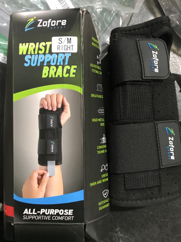 Photo 2 of Carpal Tunnel Wrist Brace Night Support and Metal Splint Stabilizer [Single] - Helps Relieve Tendinitis Arthritis Carpal Tunnel Syndrome Pain - Reduces Recovery Time for Men Women - Right Wrist Brace (S/M) Right Hand S/M