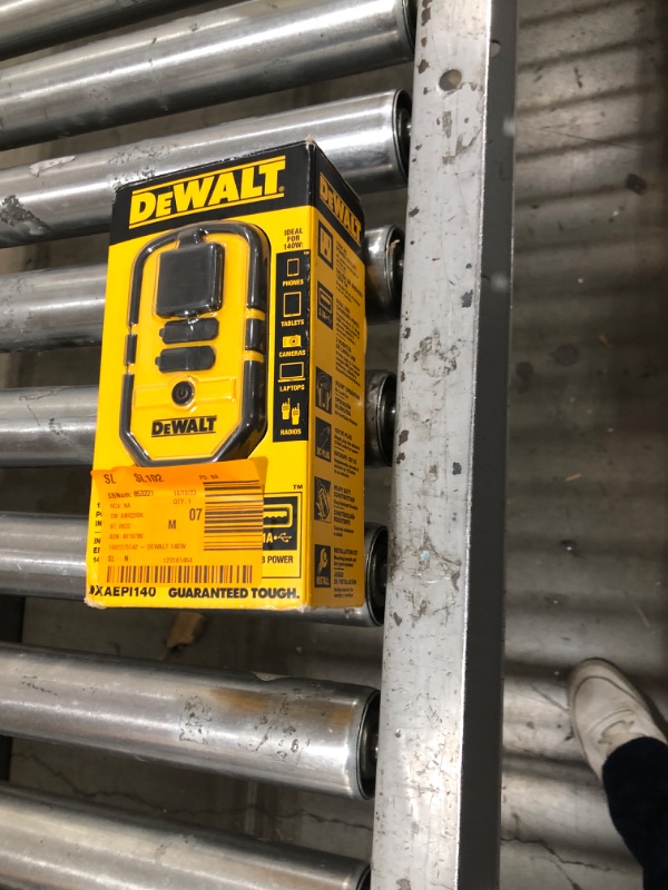 Photo 1 of DeWalt Power Inverter Dxaepi140
