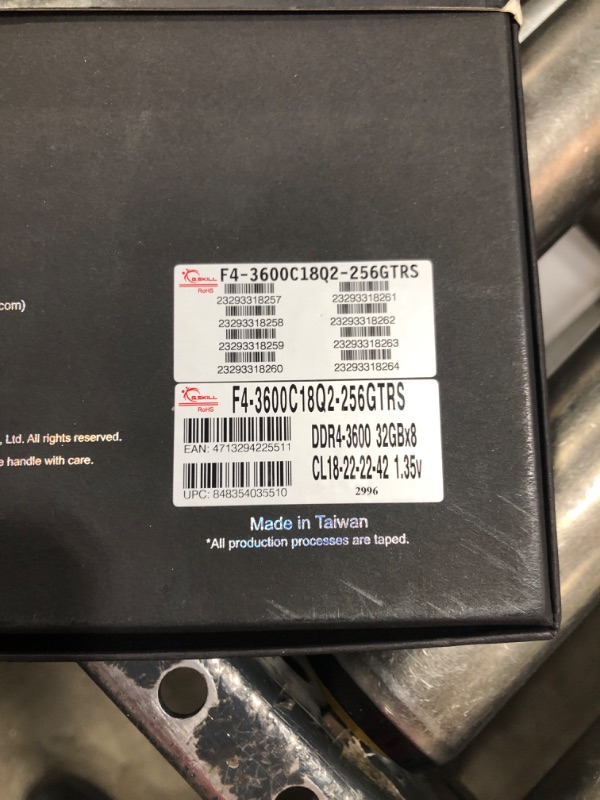Photo 1 of G.SKILL Trident Z Royal Series (Intel XMP) DDR4 RAM 256GB (8x32GB) 3600MT/s CL18-22-22-42 1.35V Desktop Computer Memory UDIMM - Silver (F4-3600C18Q2-256GTRS)
