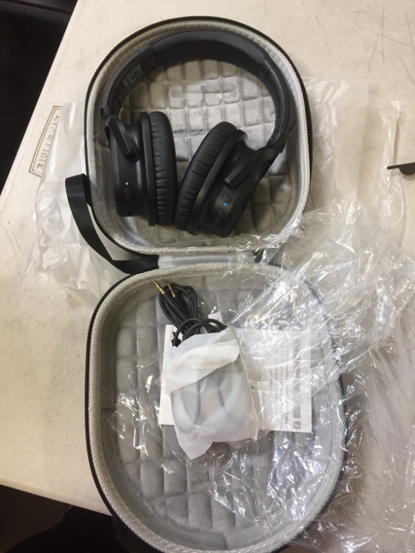 Photo 3 of WIRELESS FOLDABLE HEADPHONES 