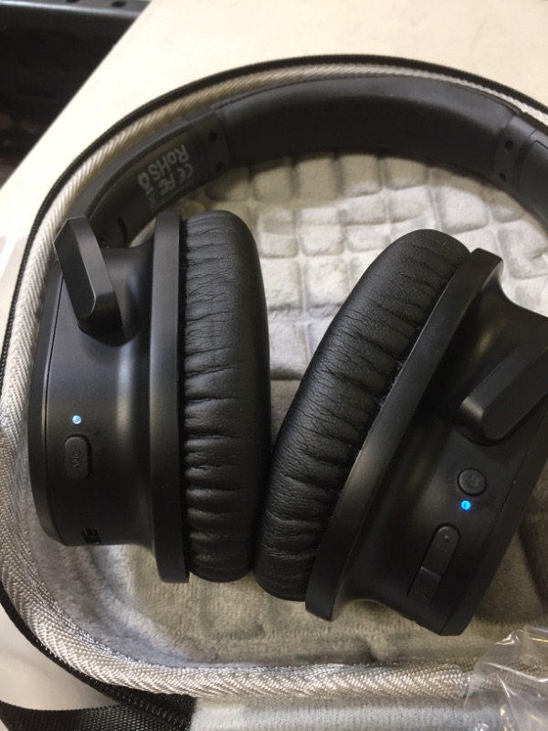 Photo 2 of WIRELESS FOLDABLE HEADPHONES 