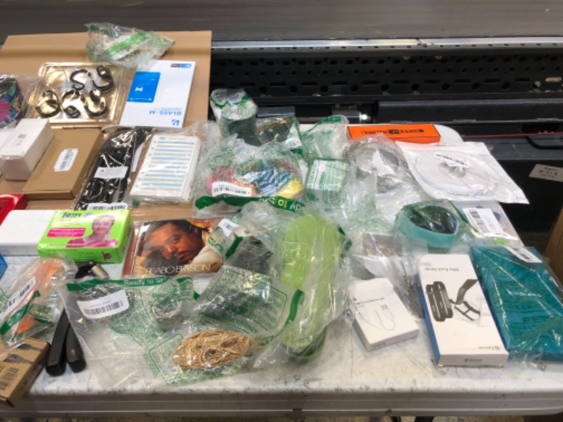 Photo 1 of BAG OF MISC ITEMS 