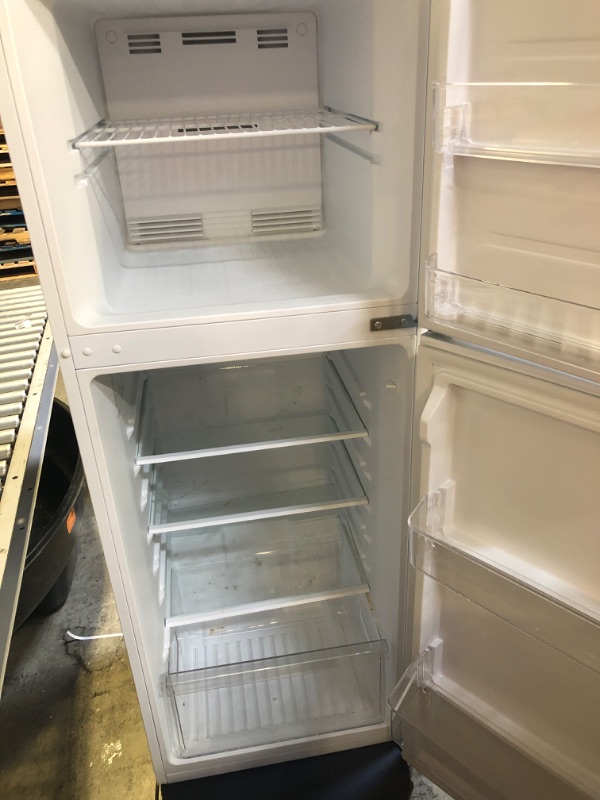 Photo 3 of 10.1 cu. ft. Top Freezer Refrigerator in White
