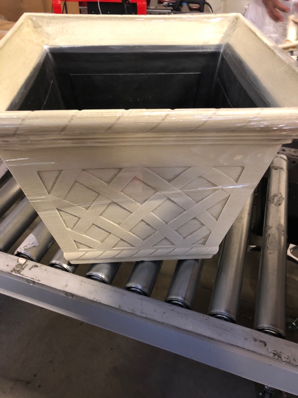 Photo 1 of 17'' planter pot
