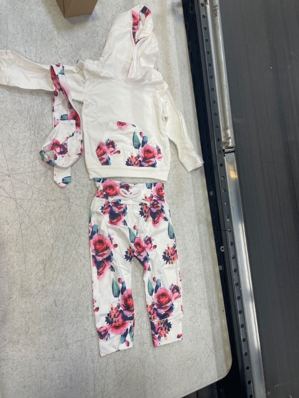 Photo 1 of BABY GIRL OUTFIT SIZE  90 