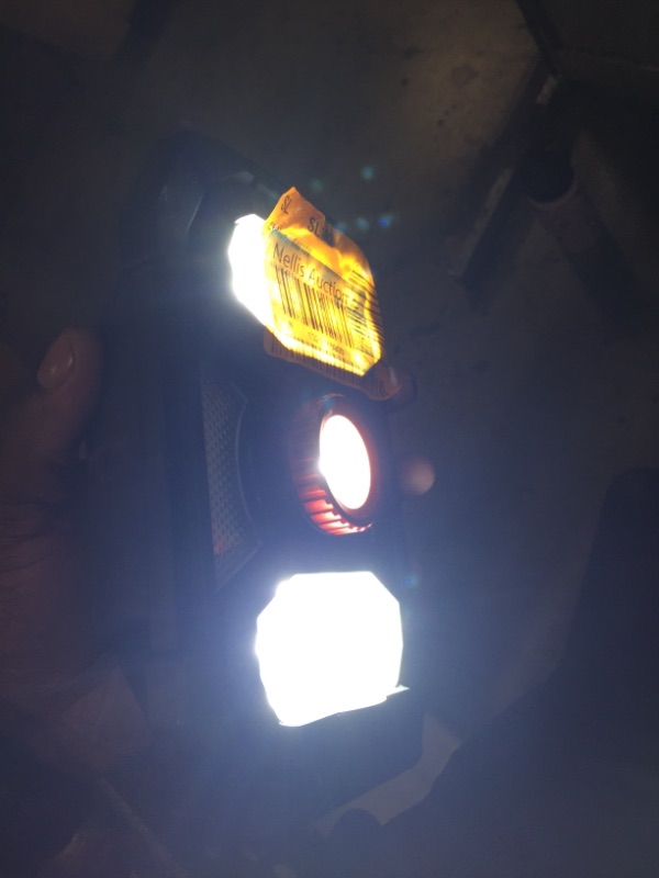 Photo 4 of 2000 Lumens LED Dual Panel Focusing Rechargeable Utility Light

