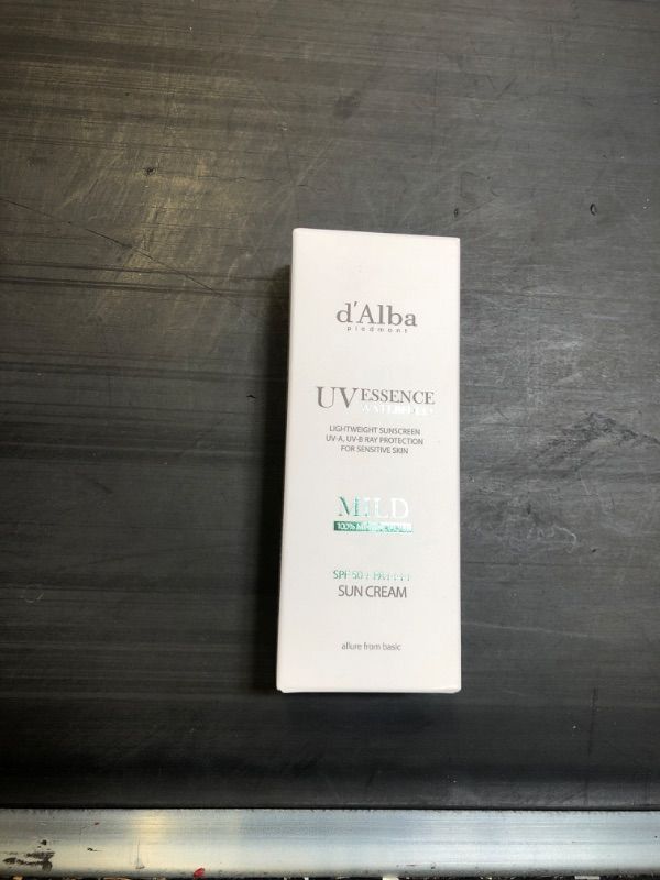 Photo 1 of d'Alba Piedmont Waterful Essence Sun Cream White Truffle Ingredients SPF50+ (White Truffle Sun Cream)