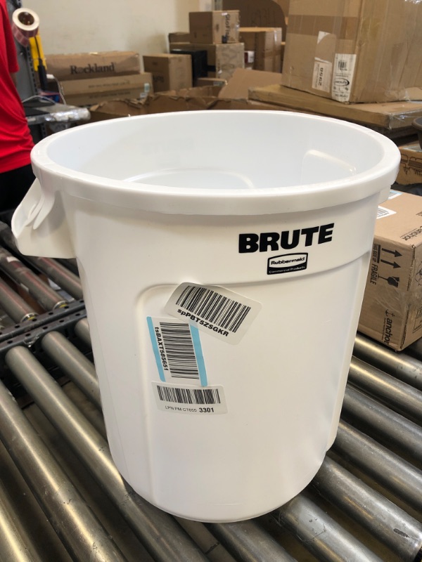 Photo 1 of Brute 10 Gal. White Plastic Round Trash Can